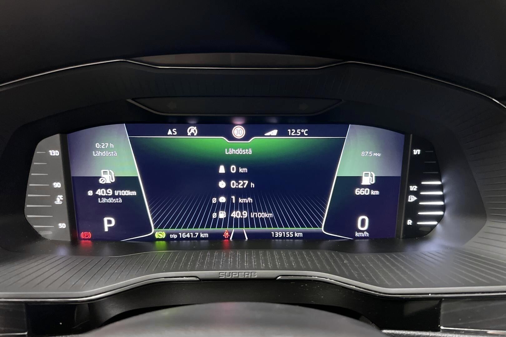 Skoda Superb iso kuva 15