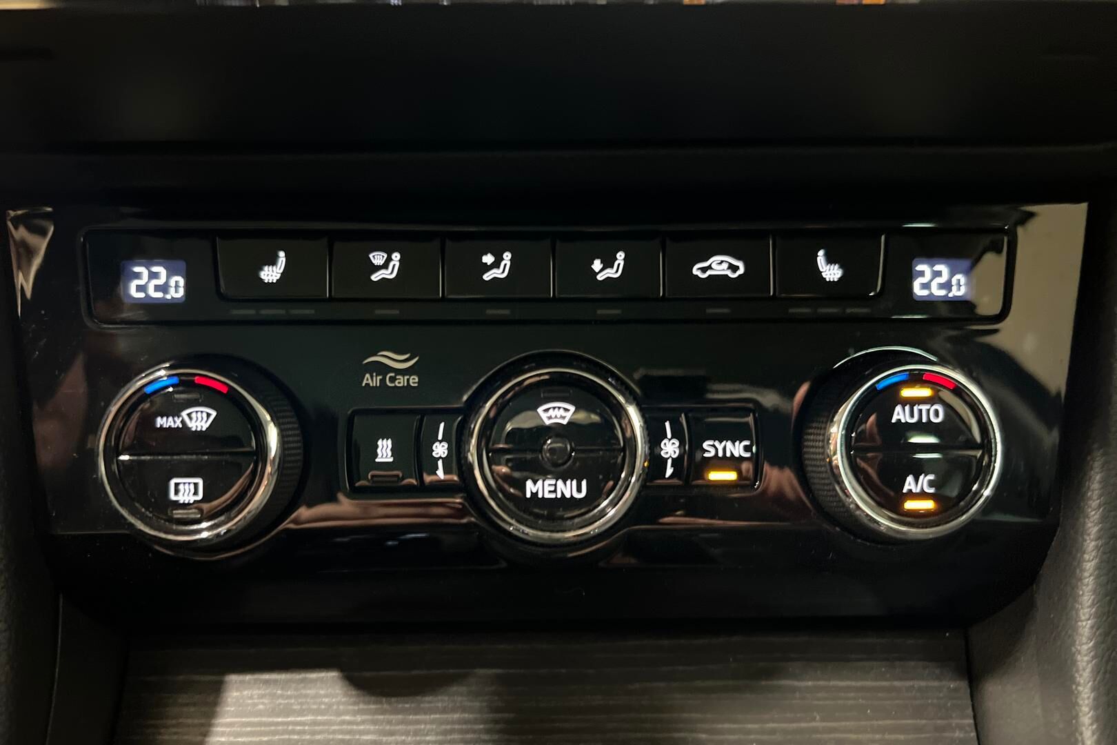 Skoda Superb iso kuva 17