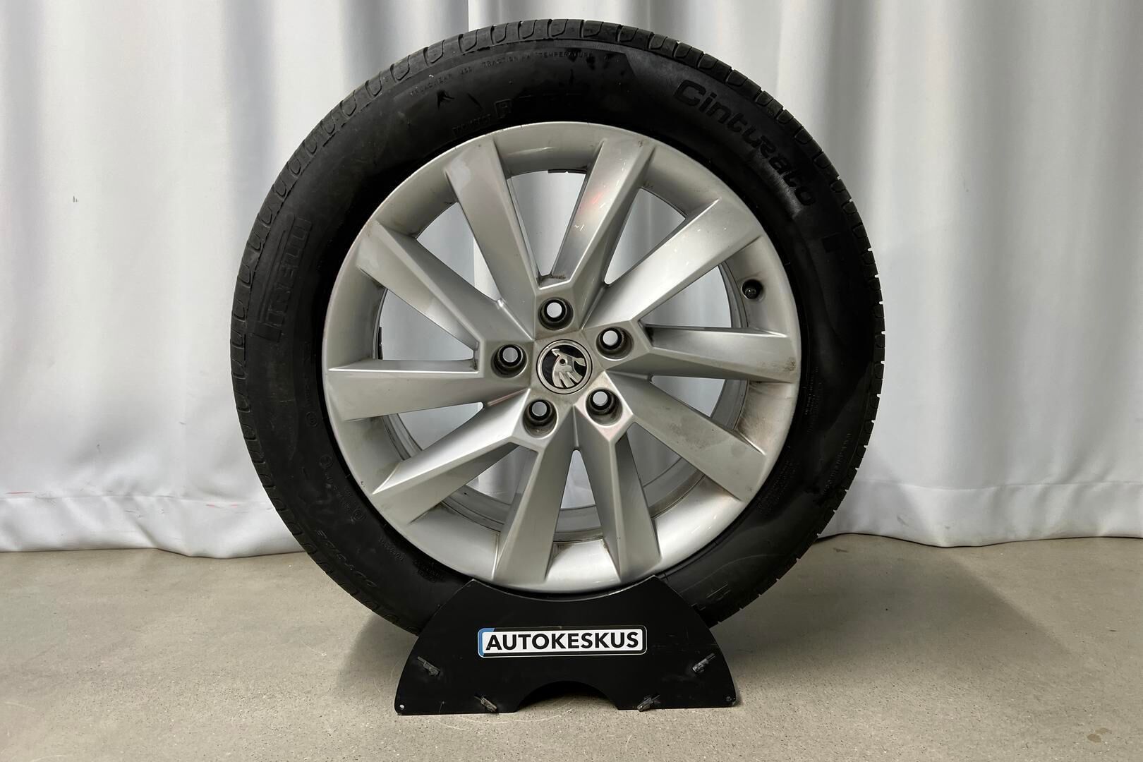 Skoda Superb iso kuva 24