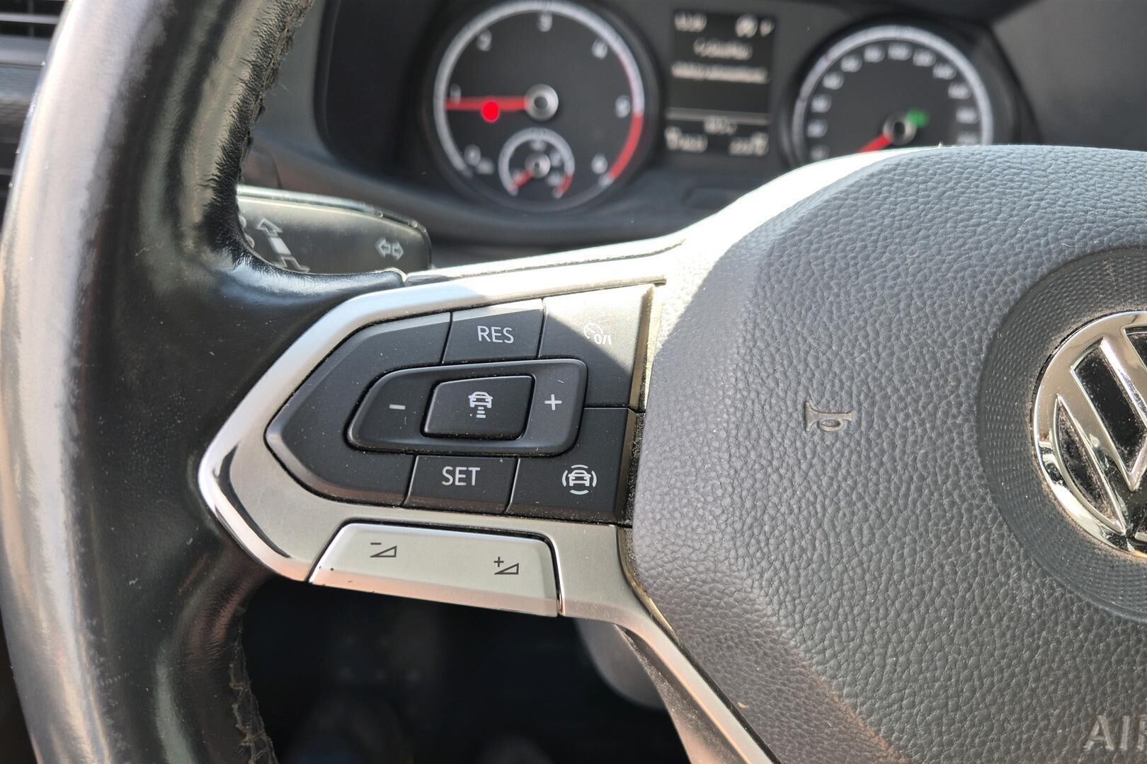 Volkswagen Transporter iso kuva 17