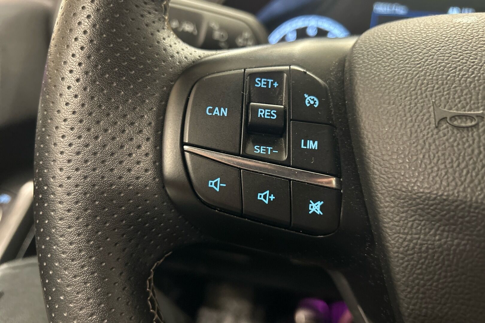 Ford Focus iso kuva 16