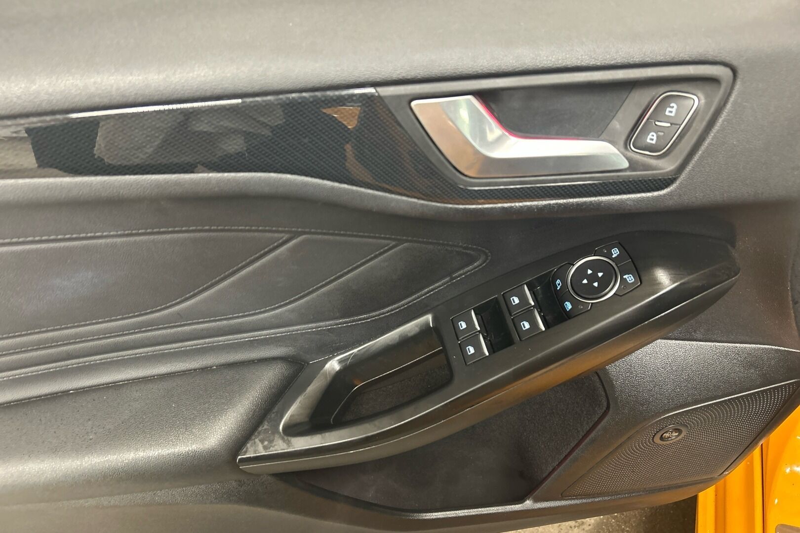 Ford Focus iso kuva 19