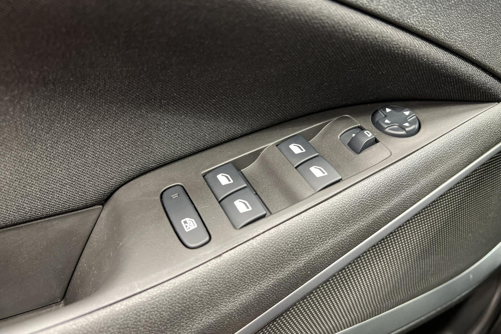 Opel Crossland X iso kuva 20