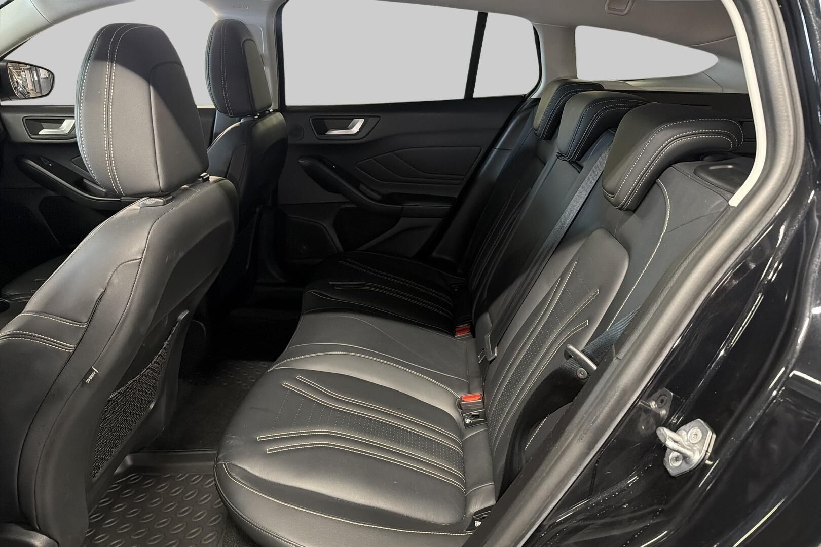 Ford Focus iso kuva 24