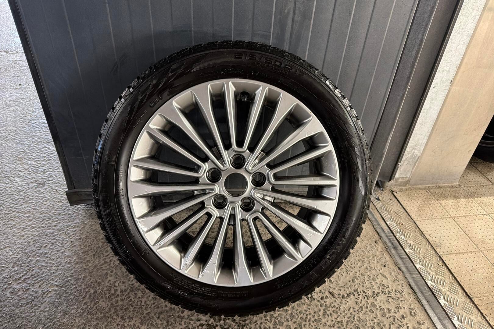 Ford Focus iso kuva 5