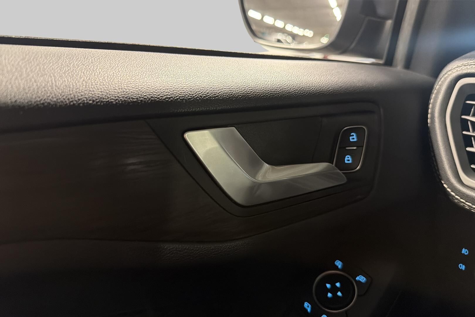 Ford Focus iso kuva 8
