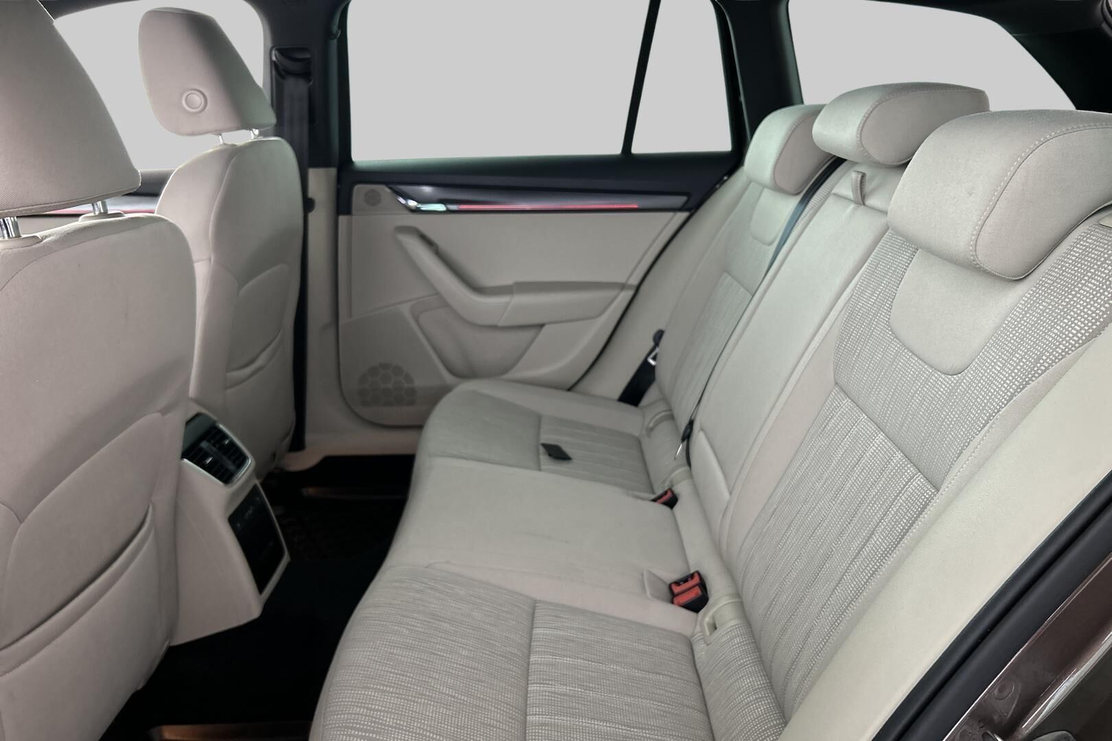 Skoda Octavia iso kuva 10