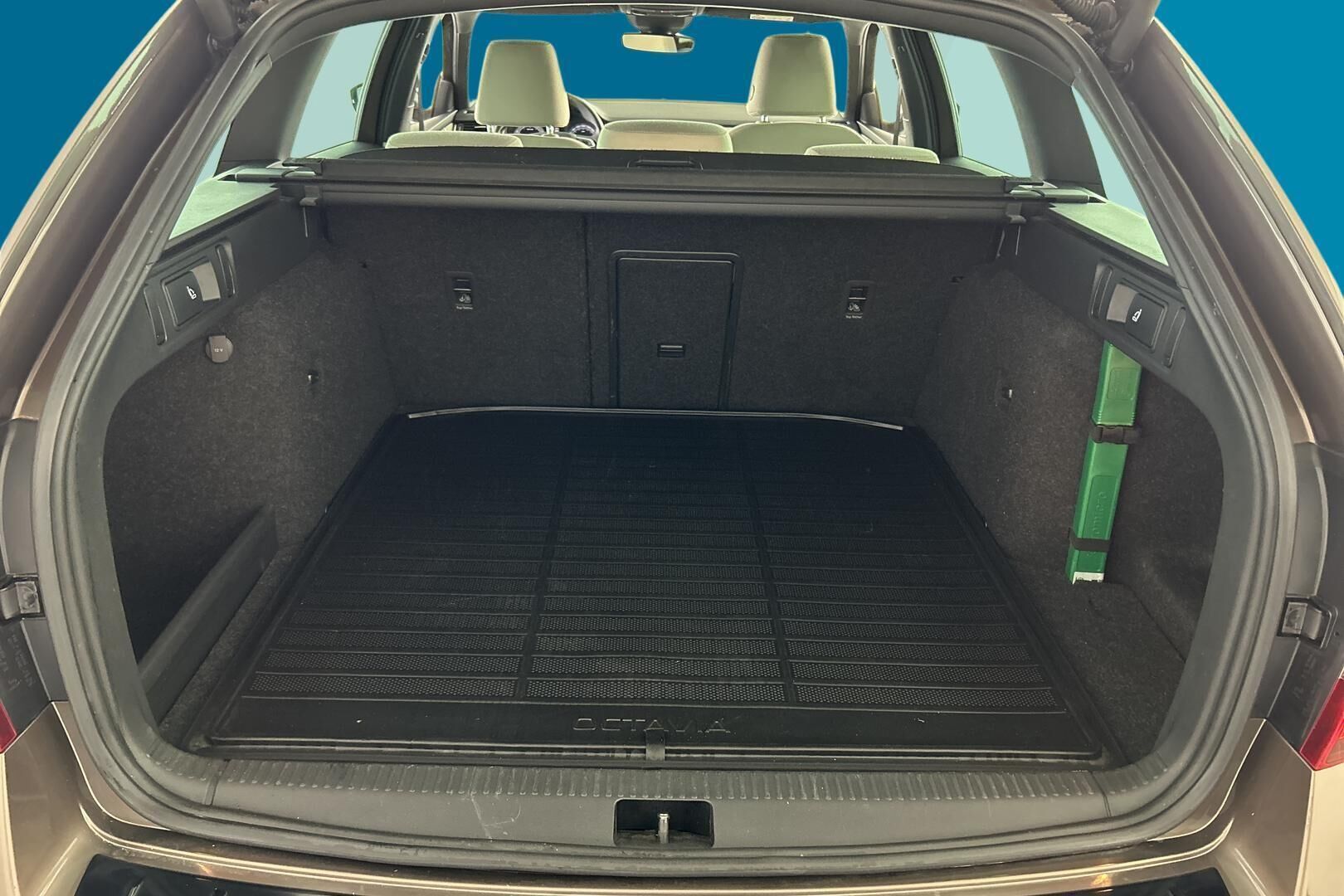 Skoda Octavia iso kuva 12