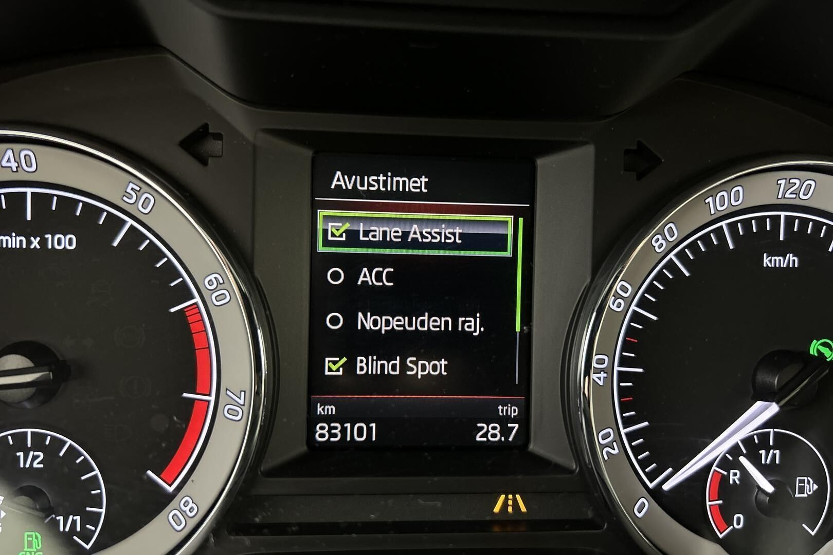 Skoda Octavia iso kuva 16