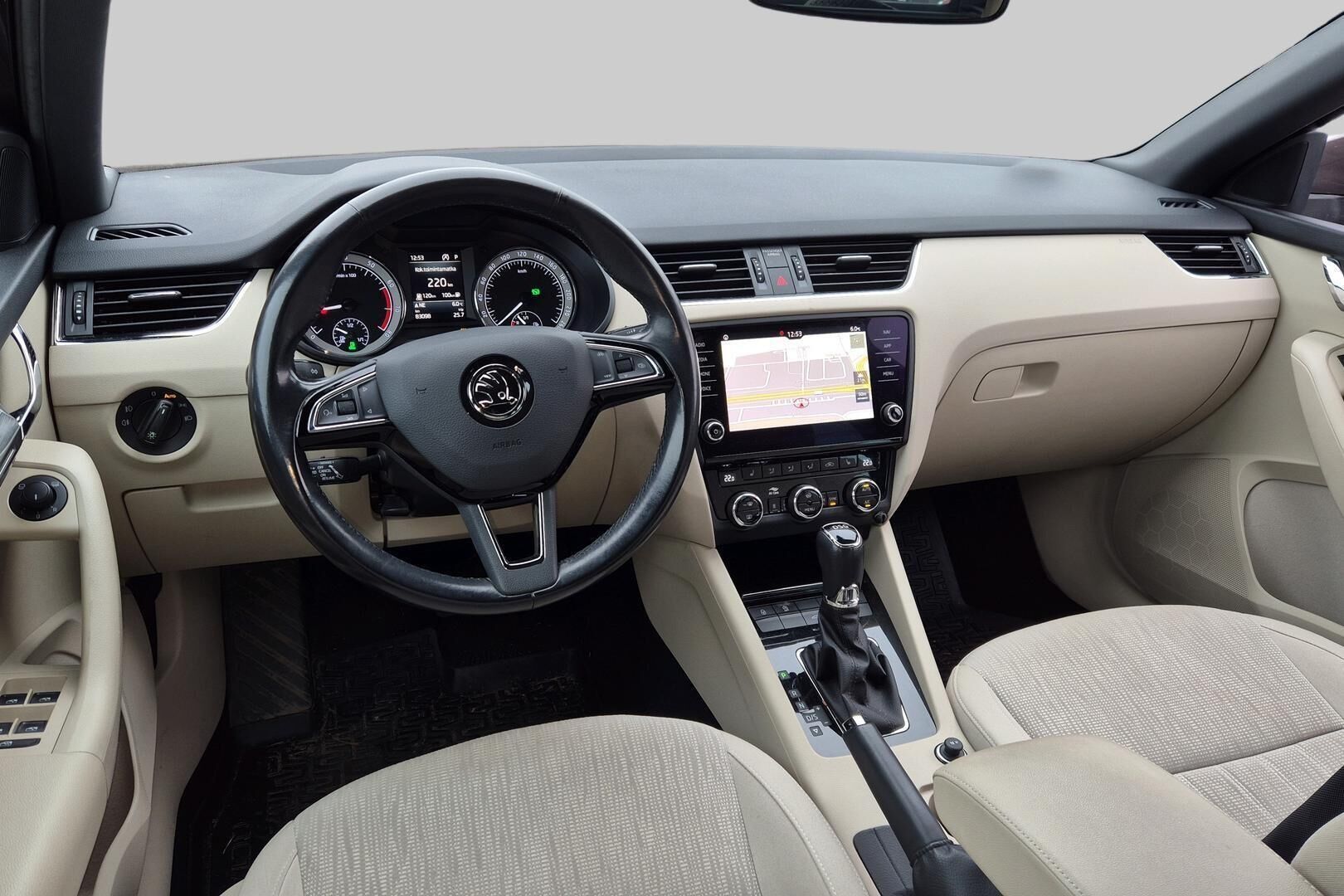 Skoda Octavia iso kuva 2
