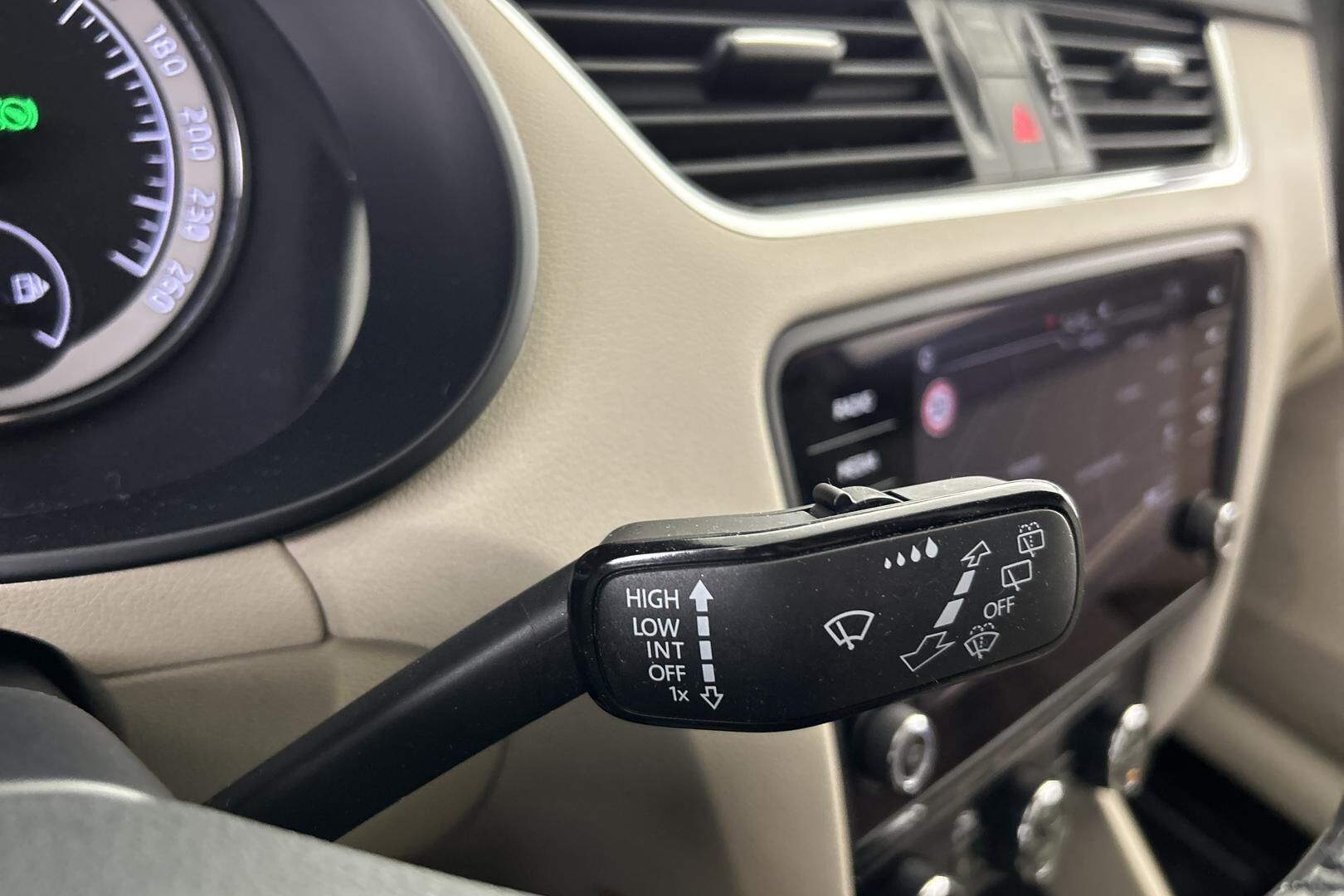 Skoda Octavia iso kuva 20