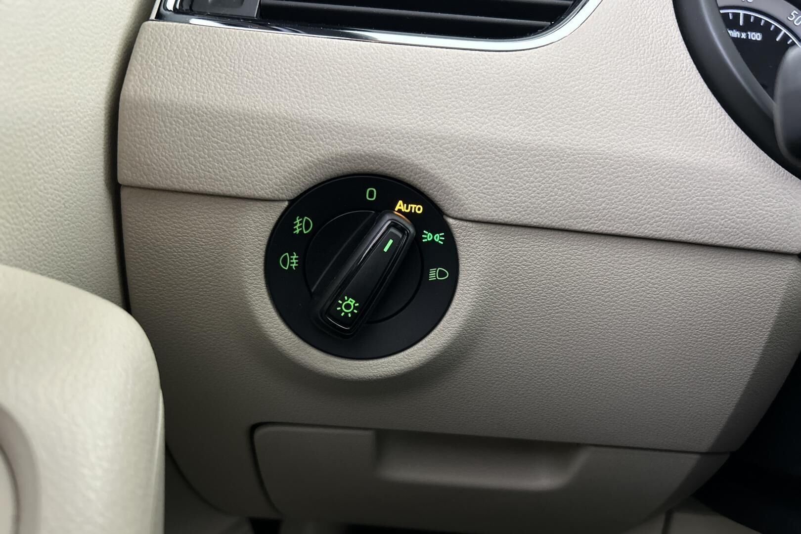 Skoda Octavia iso kuva 23