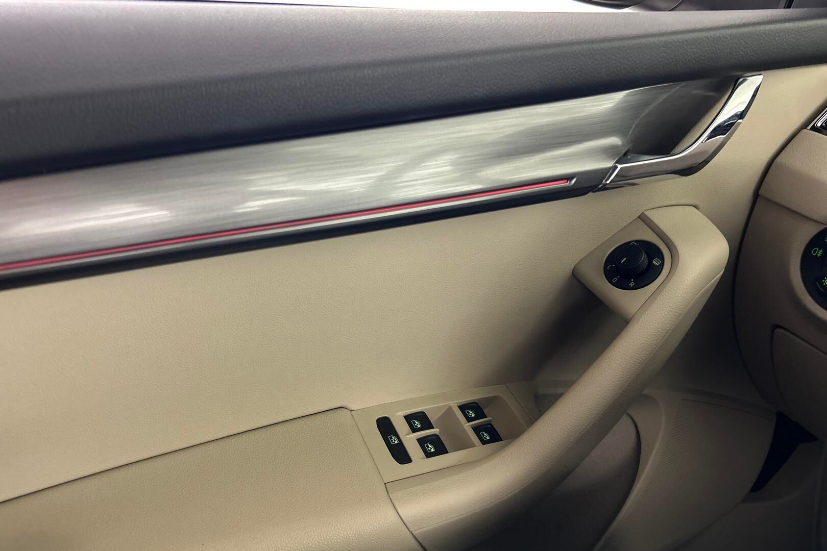 Skoda Octavia iso kuva 24