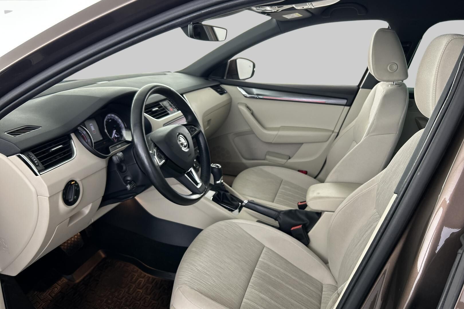 Skoda Octavia iso kuva 9