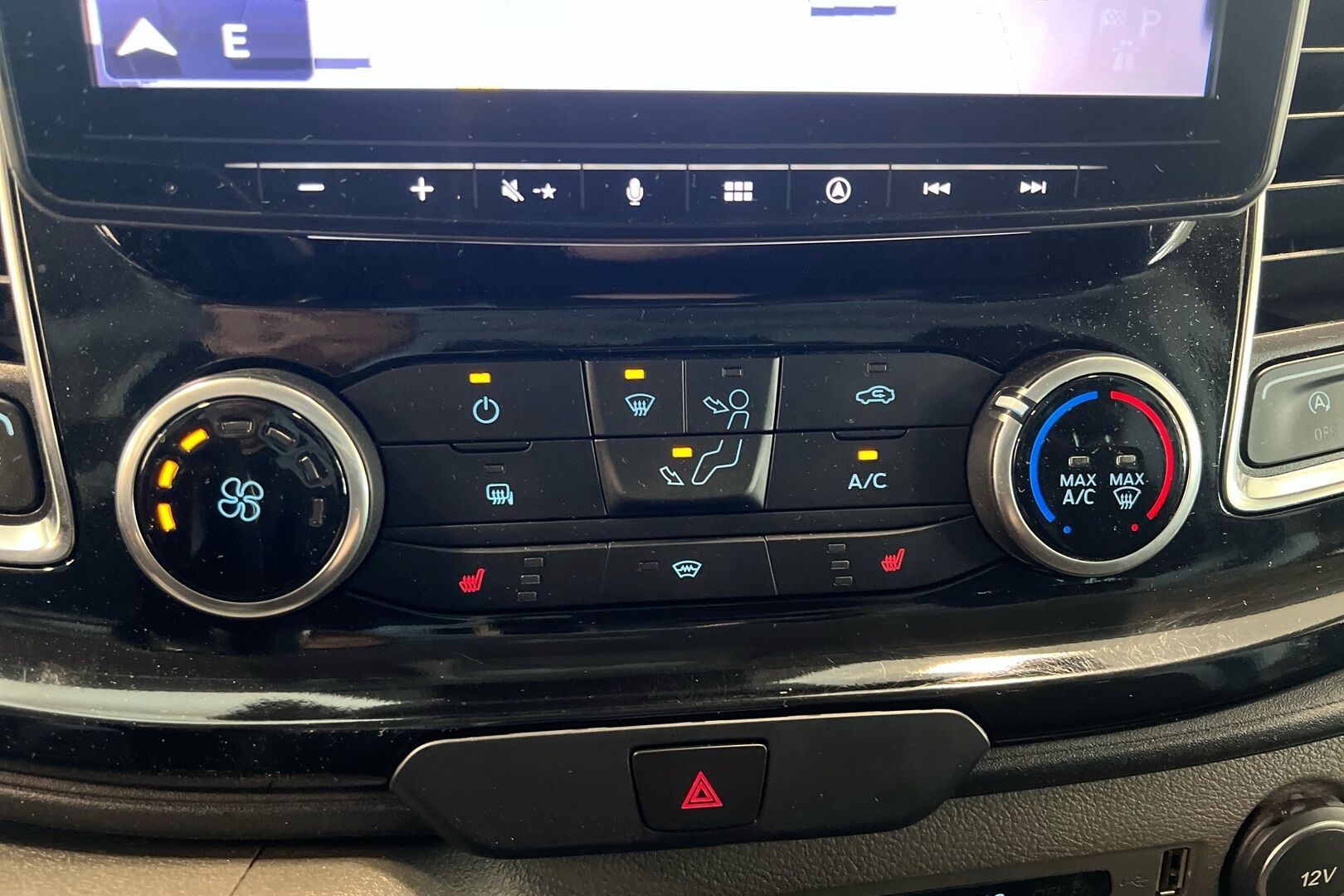 Ford Transit Custom iso kuva 13