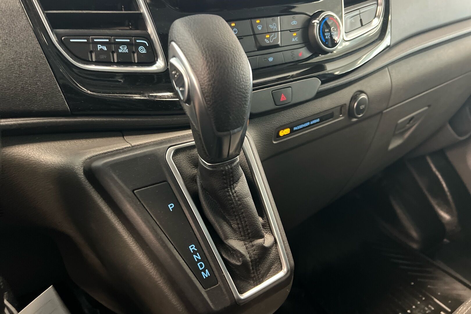 Ford Transit Custom iso kuva 14