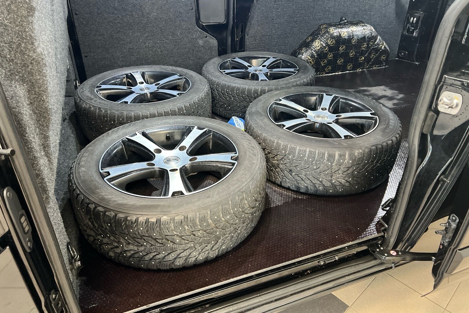 Ford Transit Custom iso kuva 8