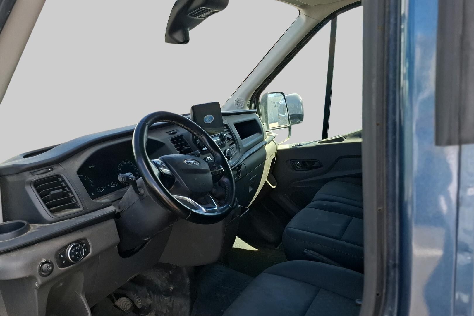 Ford Transit iso kuva 2