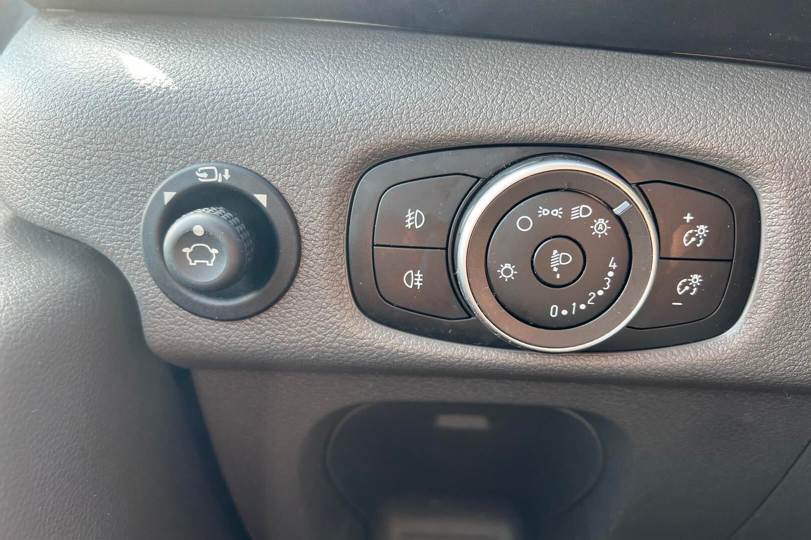 Ford Transit iso kuva 16