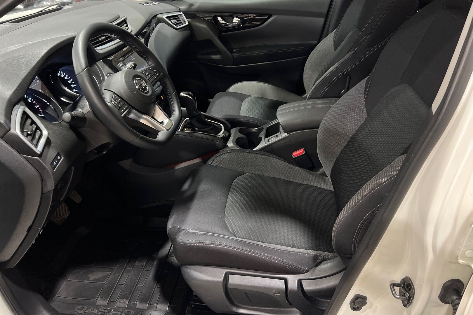Nissan Qashqai iso kuva 7
