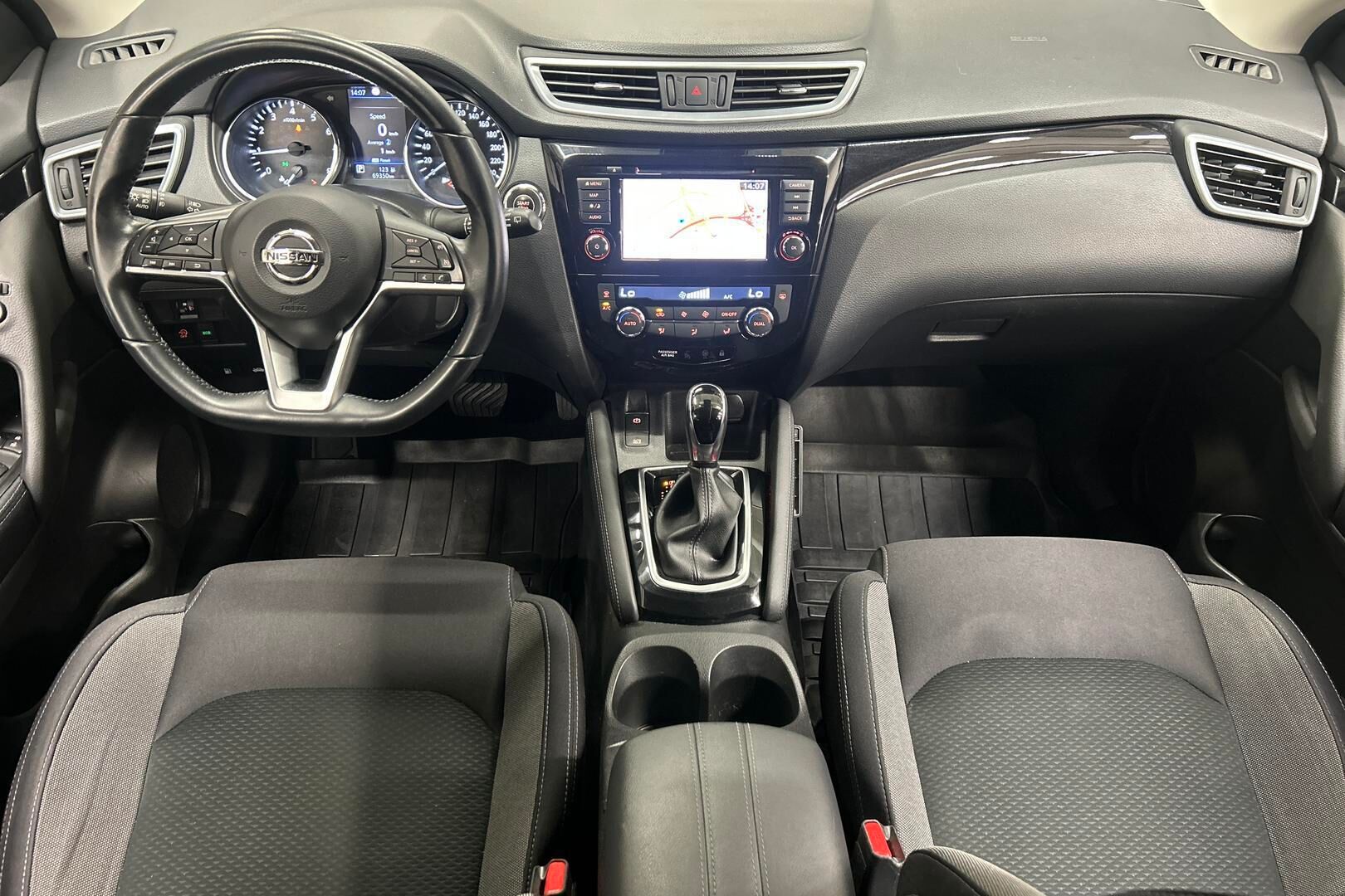 Nissan Qashqai iso kuva 10