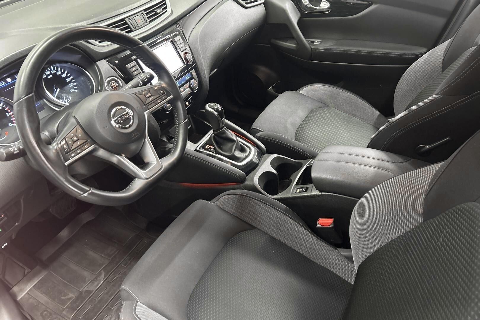 Nissan Qashqai iso kuva 8