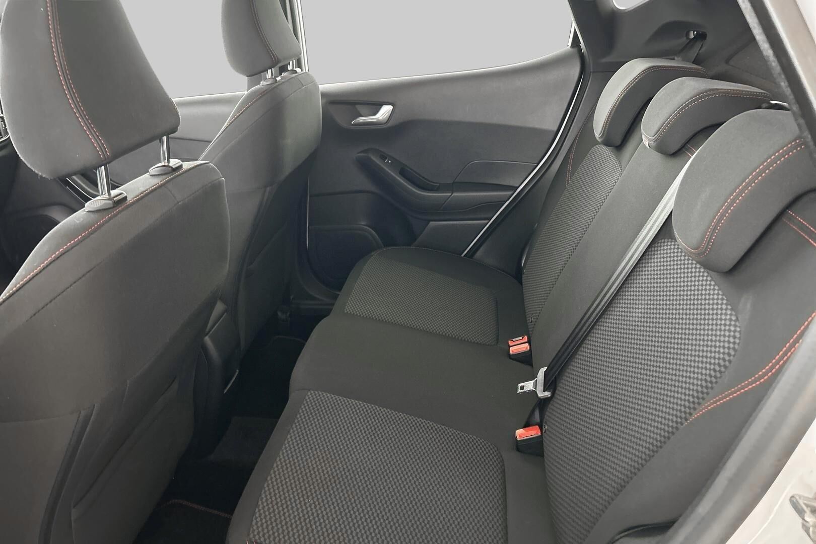 Ford Fiesta iso kuva 10