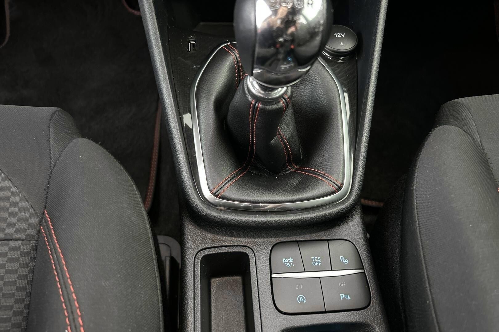 Ford Fiesta iso kuva 14
