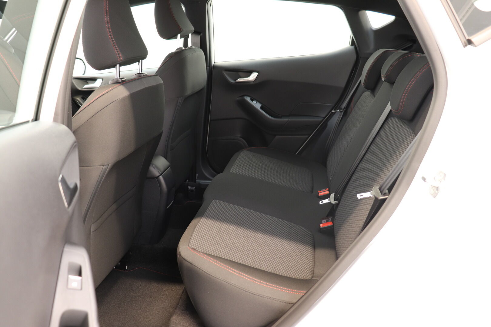 Ford Fiesta iso kuva 4