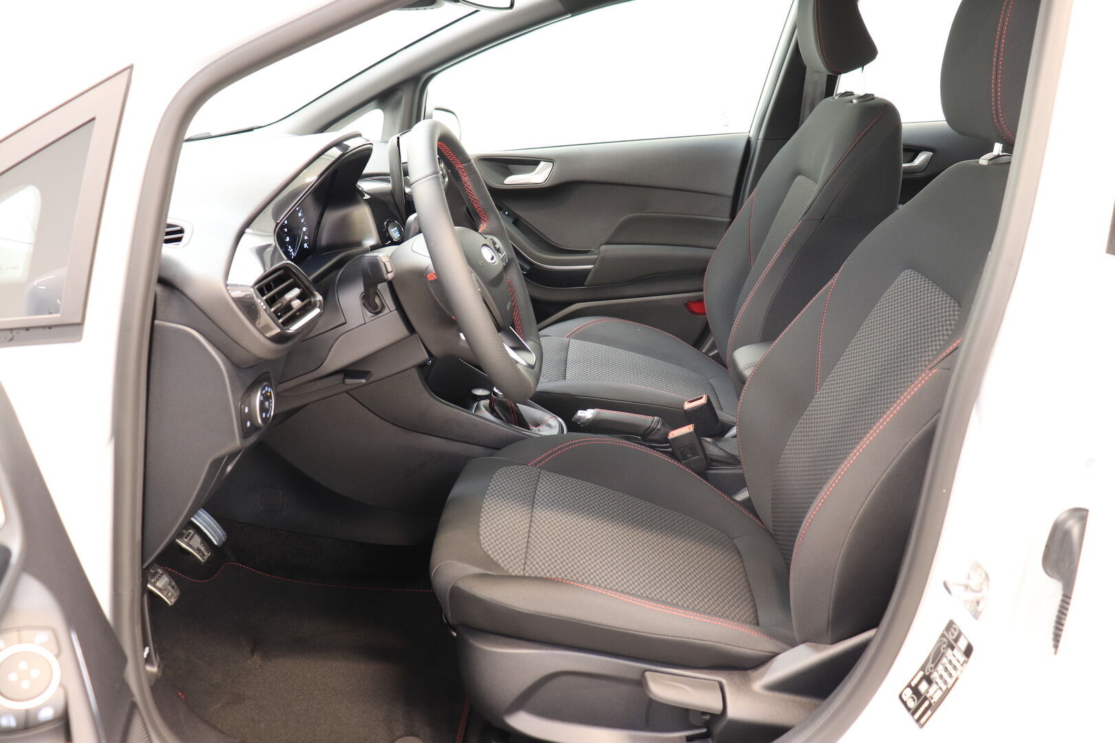 Ford Fiesta iso kuva 5
