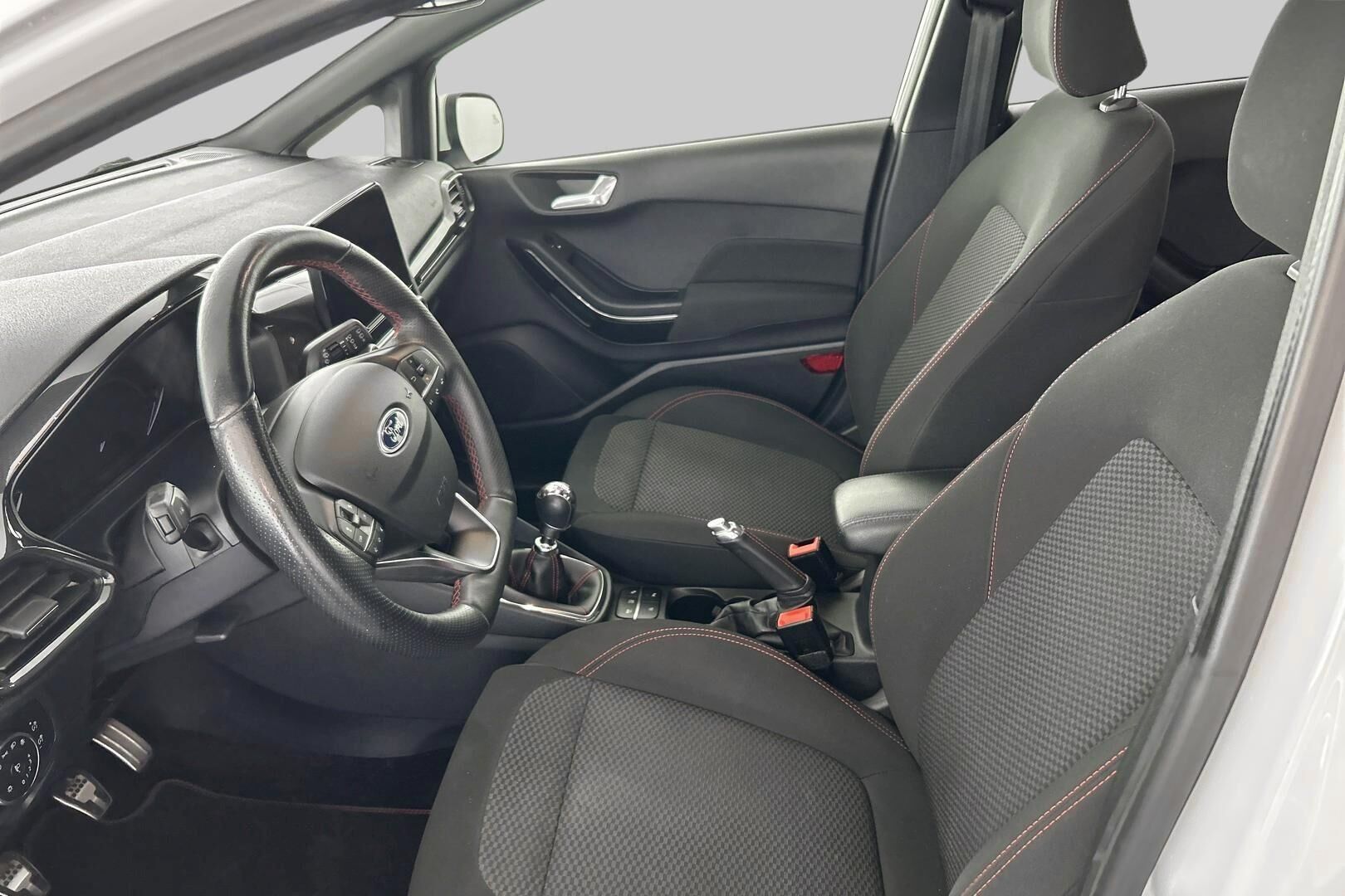 Ford Fiesta iso kuva 9