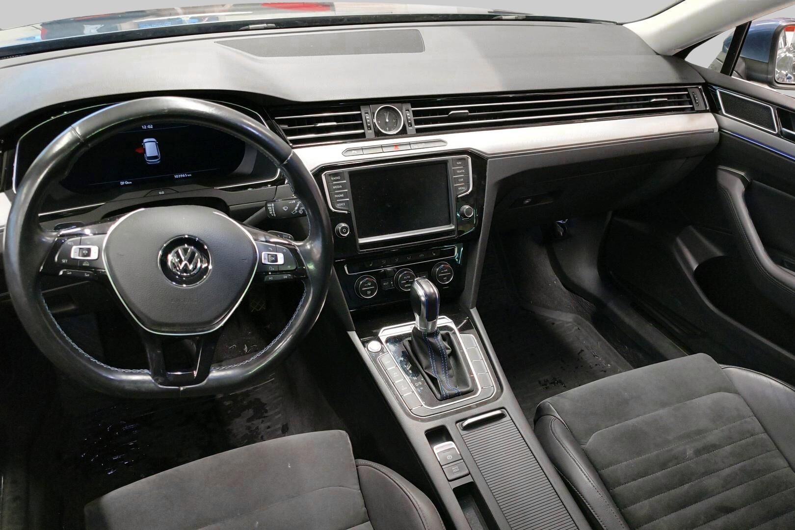 Volkswagen Passat iso kuva 1