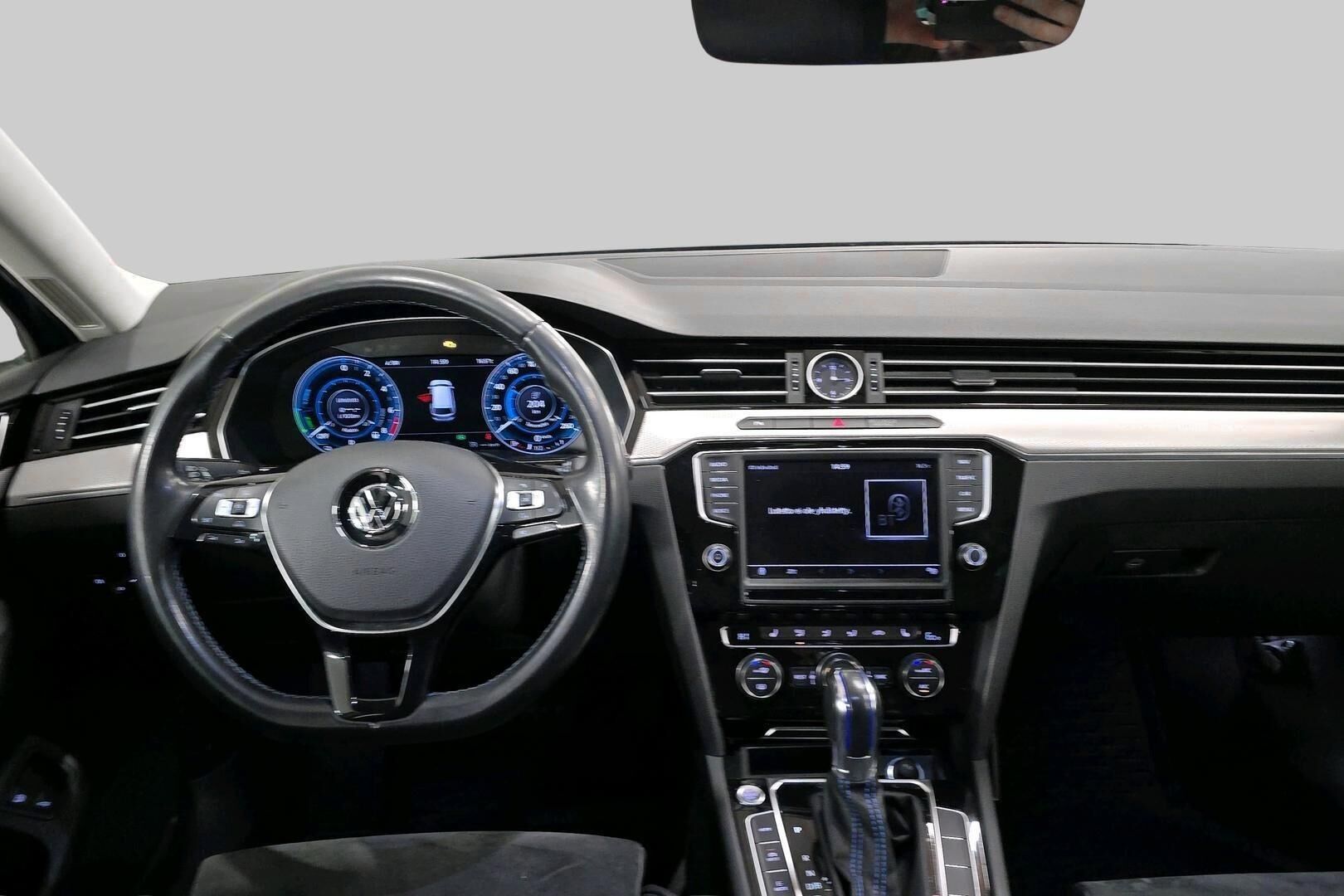 Volkswagen Passat iso kuva 10