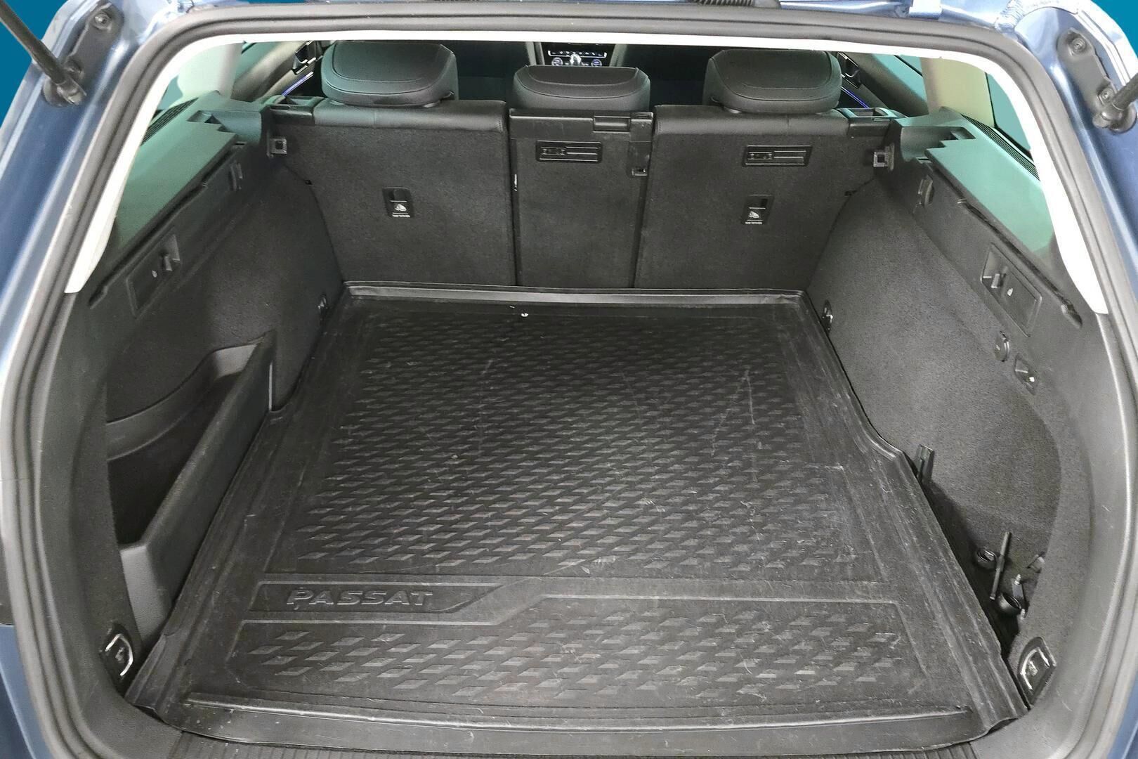 Volkswagen Passat iso kuva 11