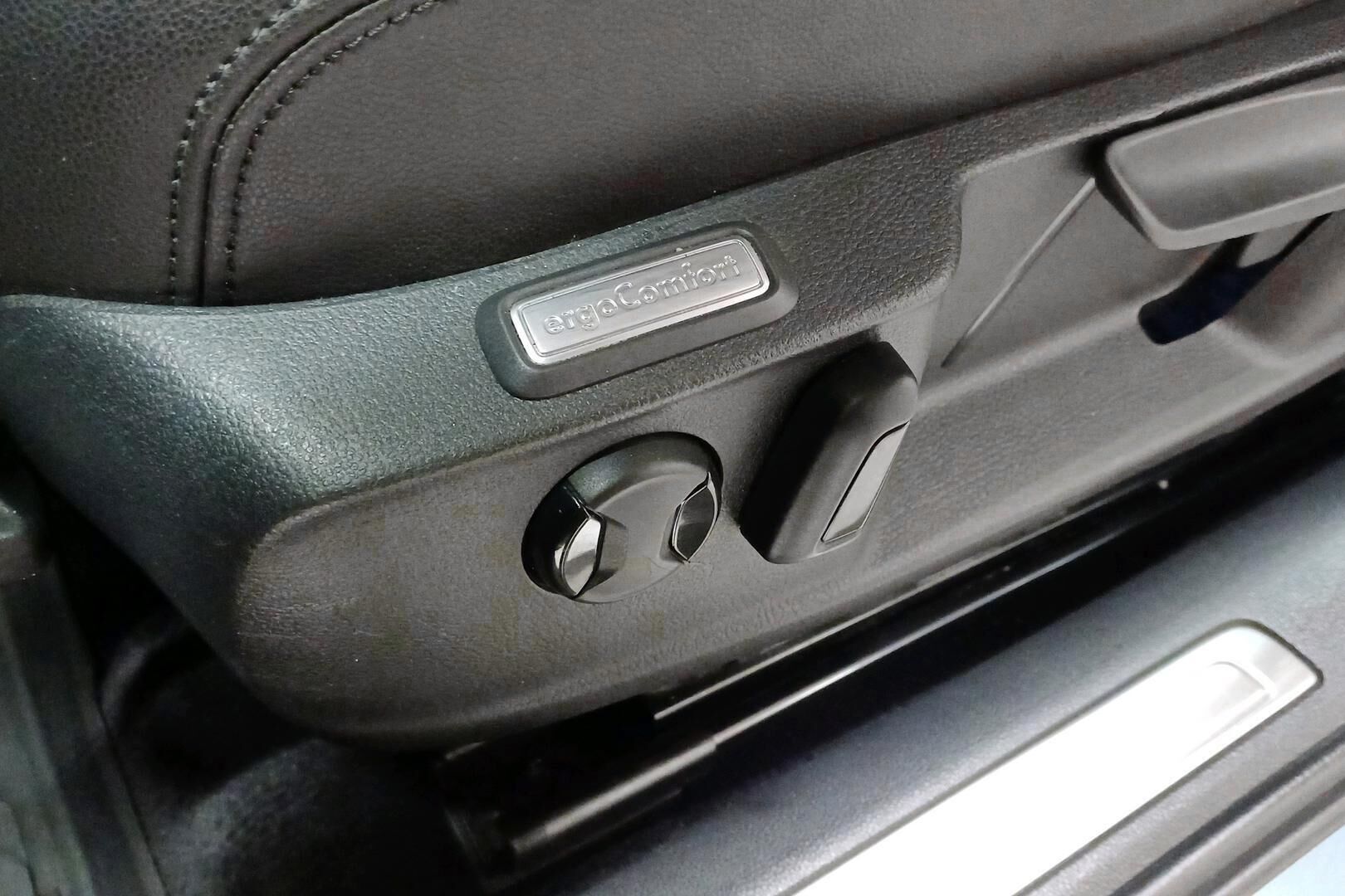 Volkswagen Passat iso kuva 14