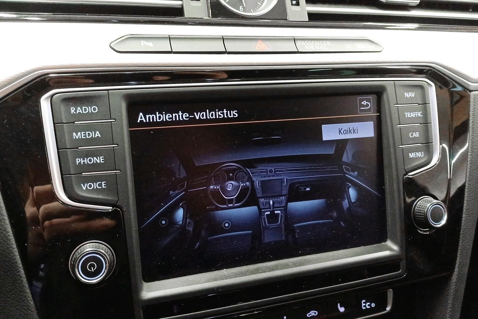 Volkswagen Passat iso kuva 18