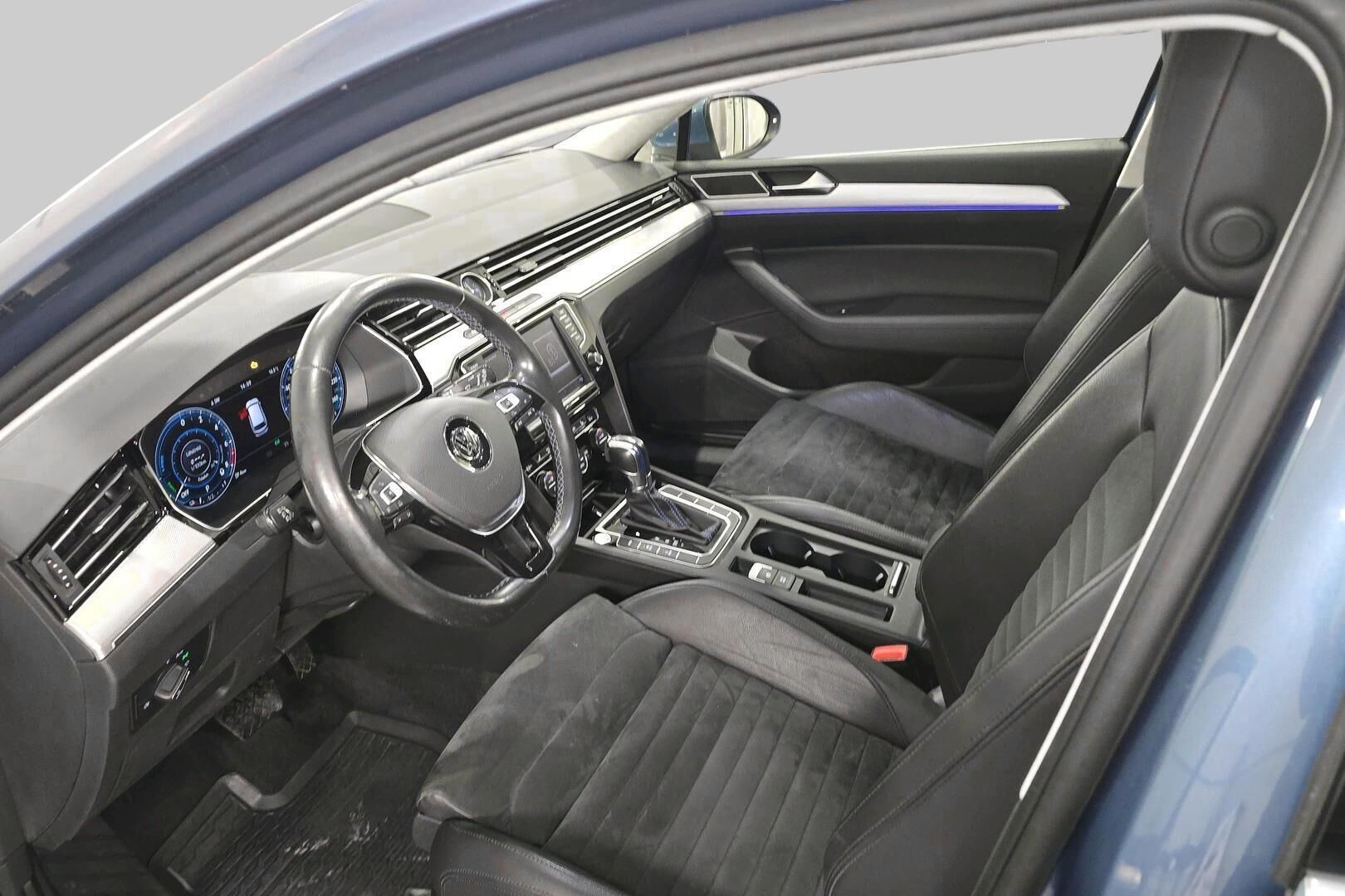 Volkswagen Passat iso kuva 8