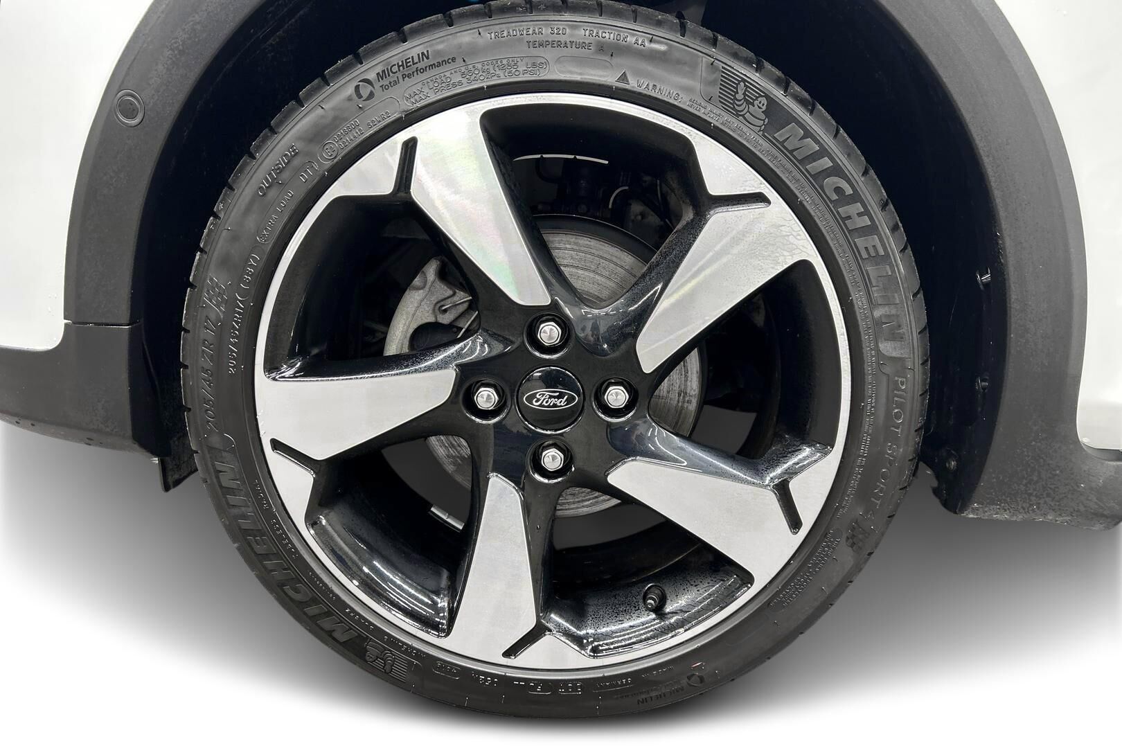 Ford Fiesta iso kuva 13