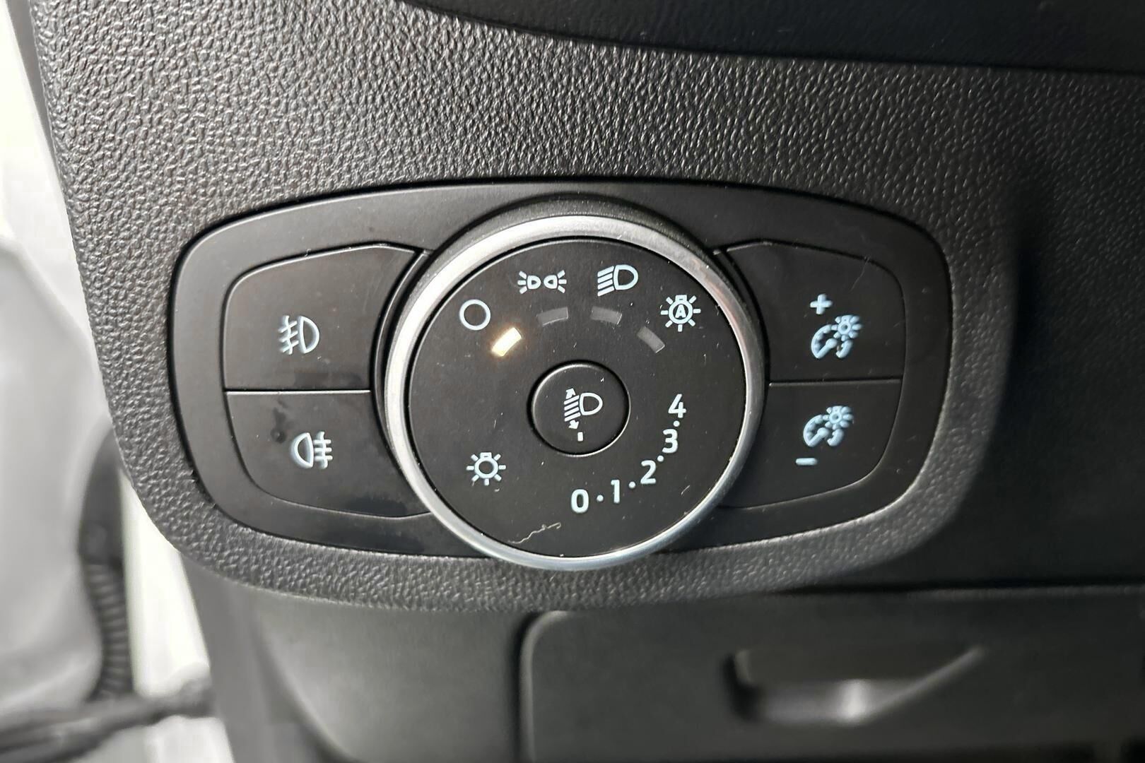 Ford Fiesta iso kuva 15