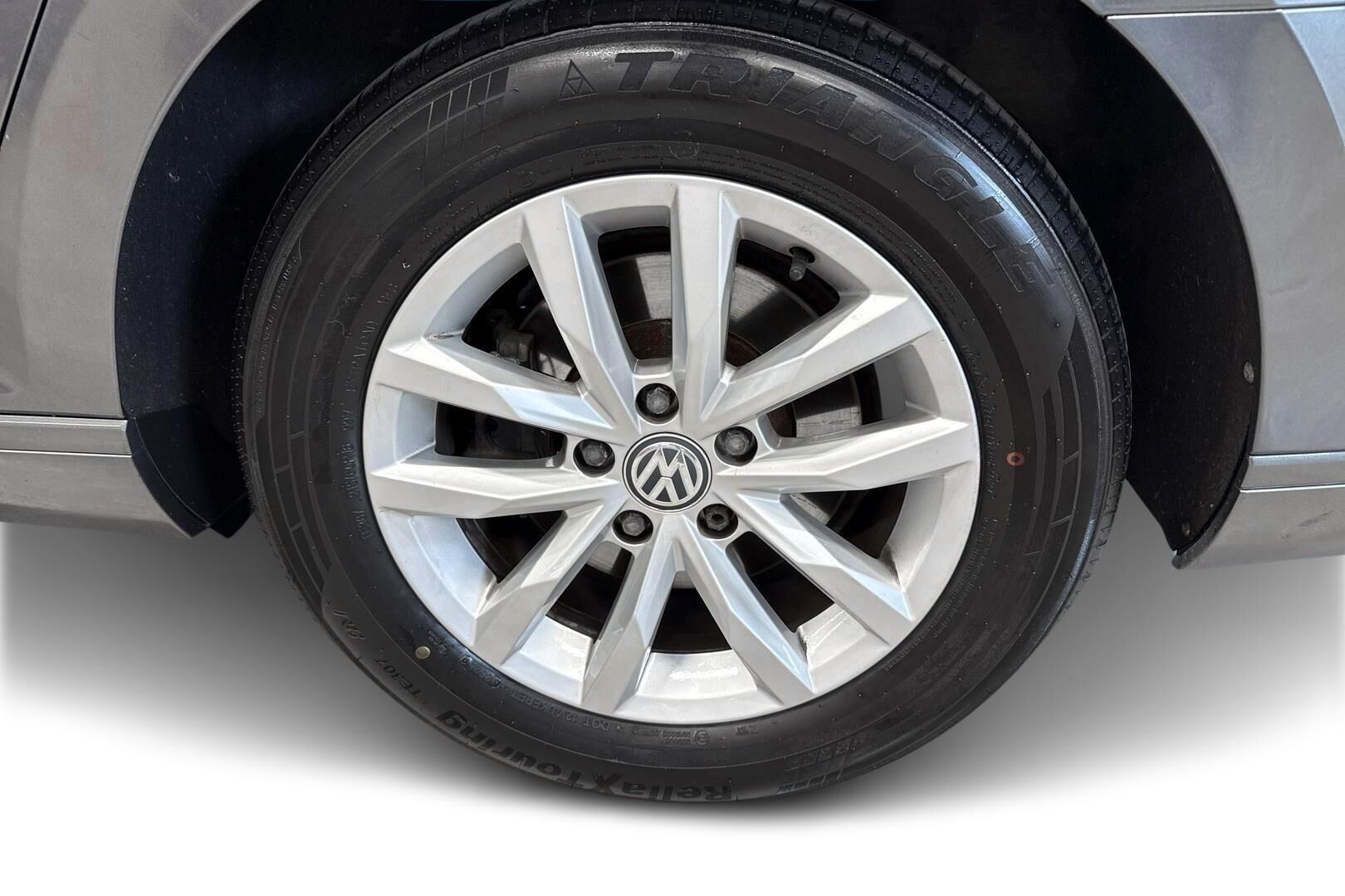 Volkswagen Passat iso kuva 13