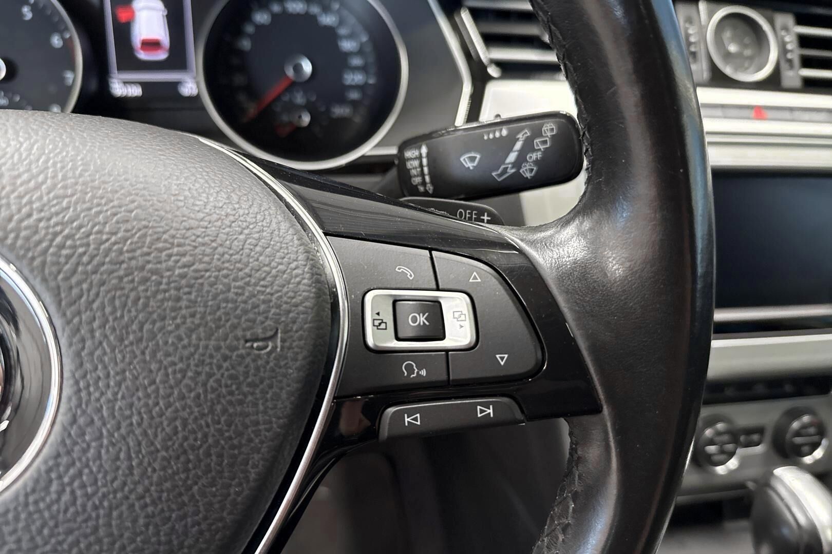 Volkswagen Passat iso kuva 18