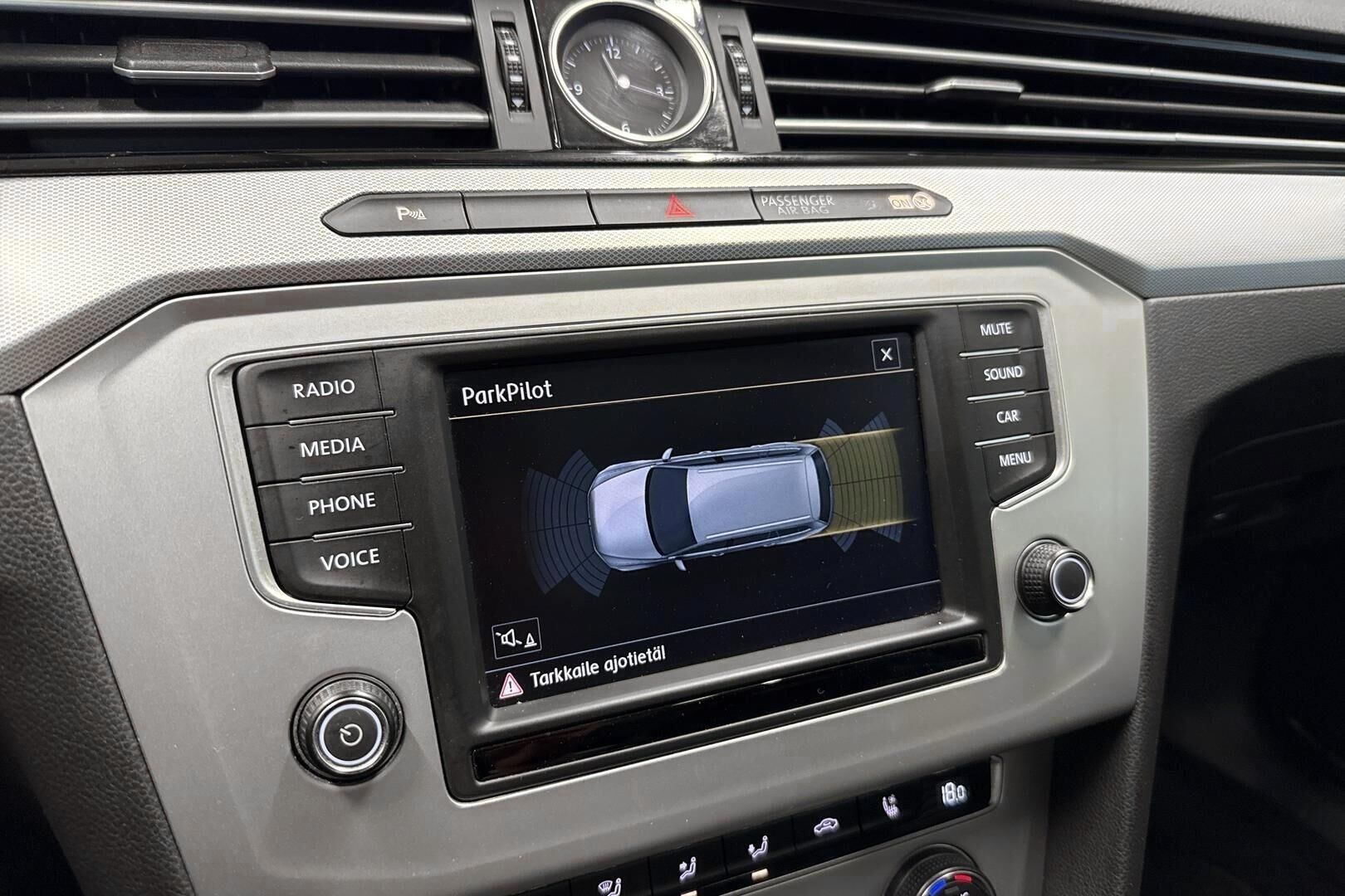 Volkswagen Passat iso kuva 22