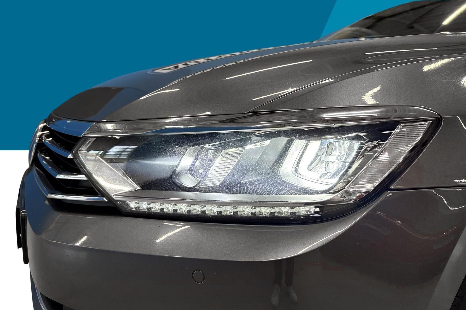 Volkswagen Passat iso kuva 36