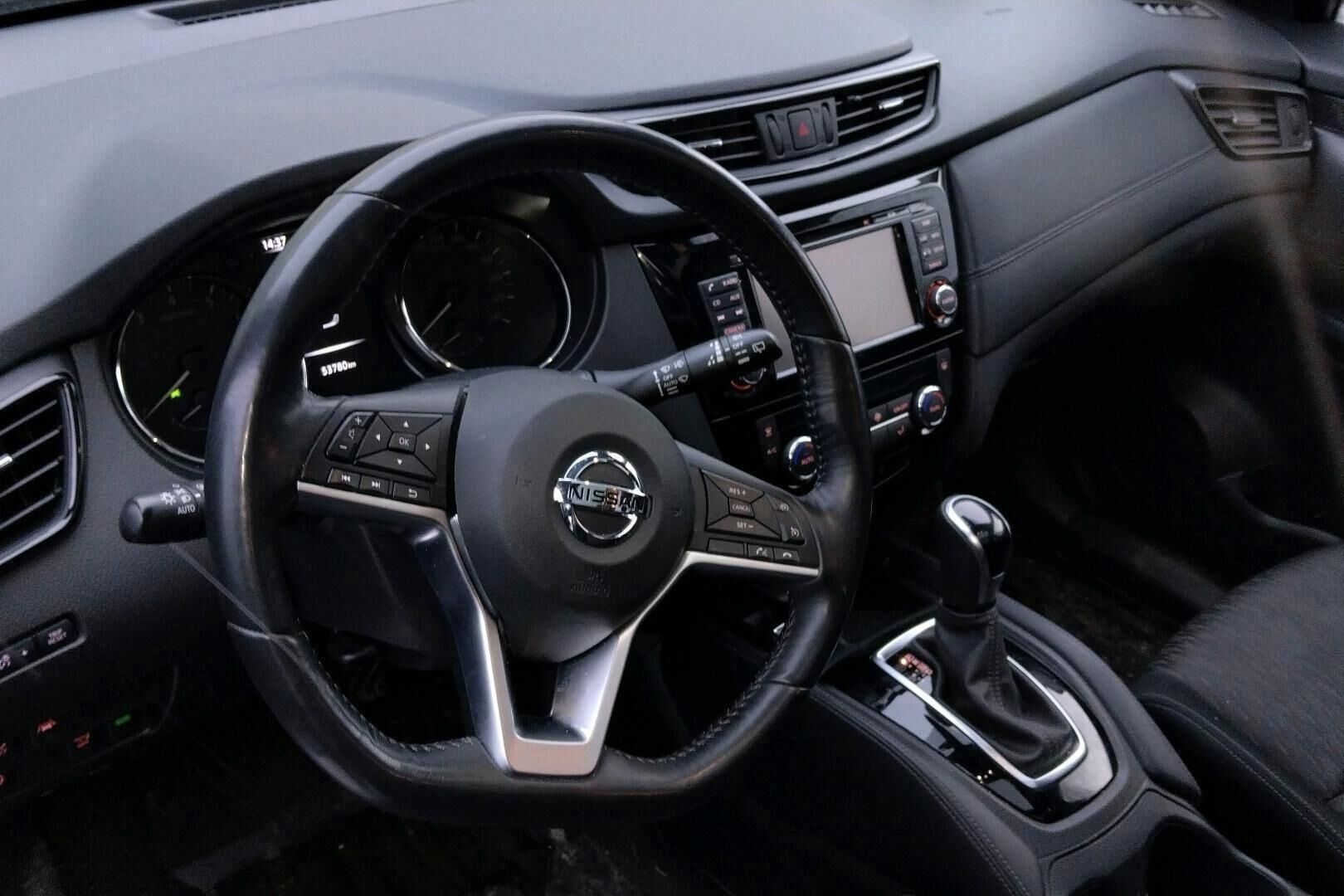 Nissan X-Trail iso kuva 2