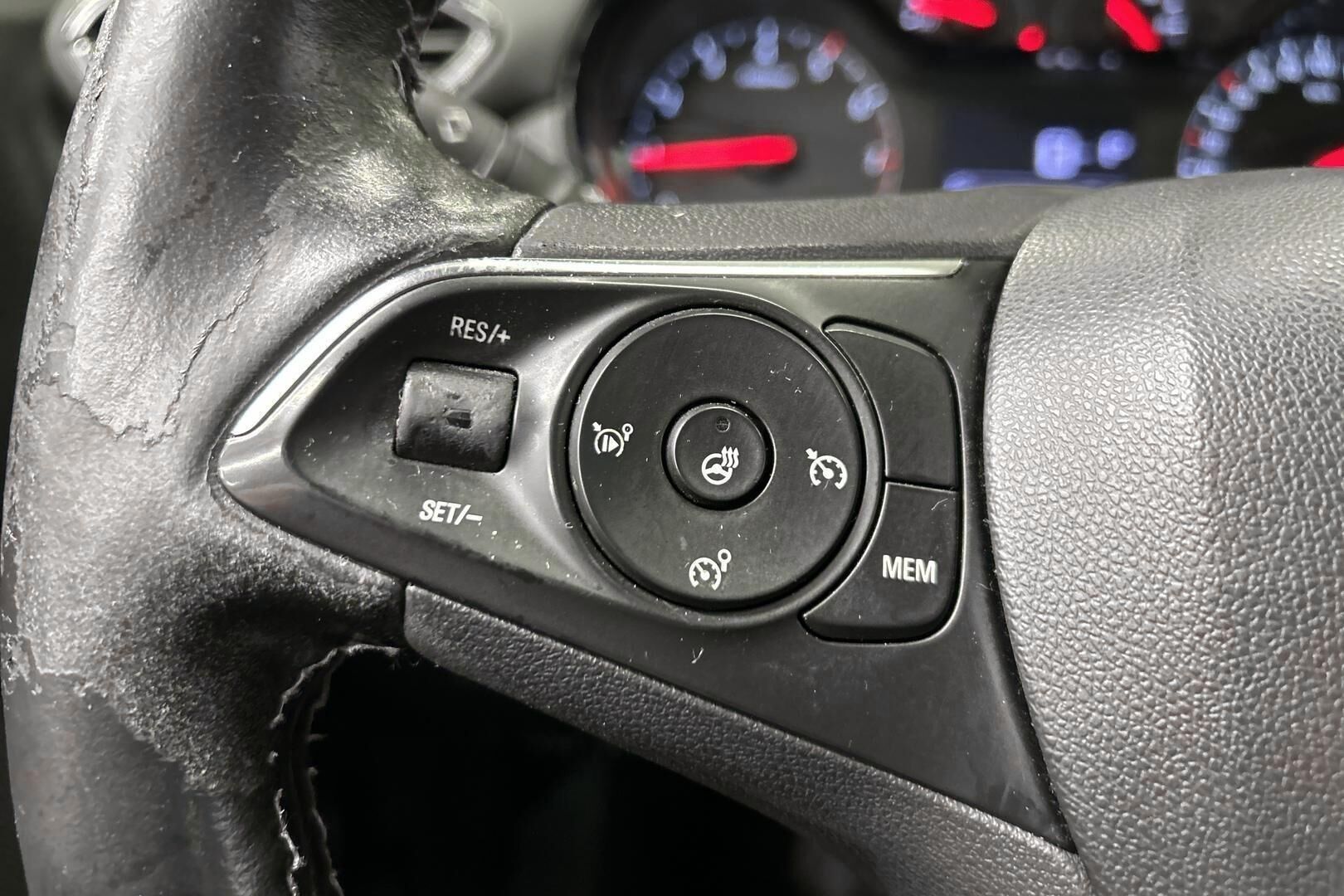 Opel Crossland X iso kuva 13