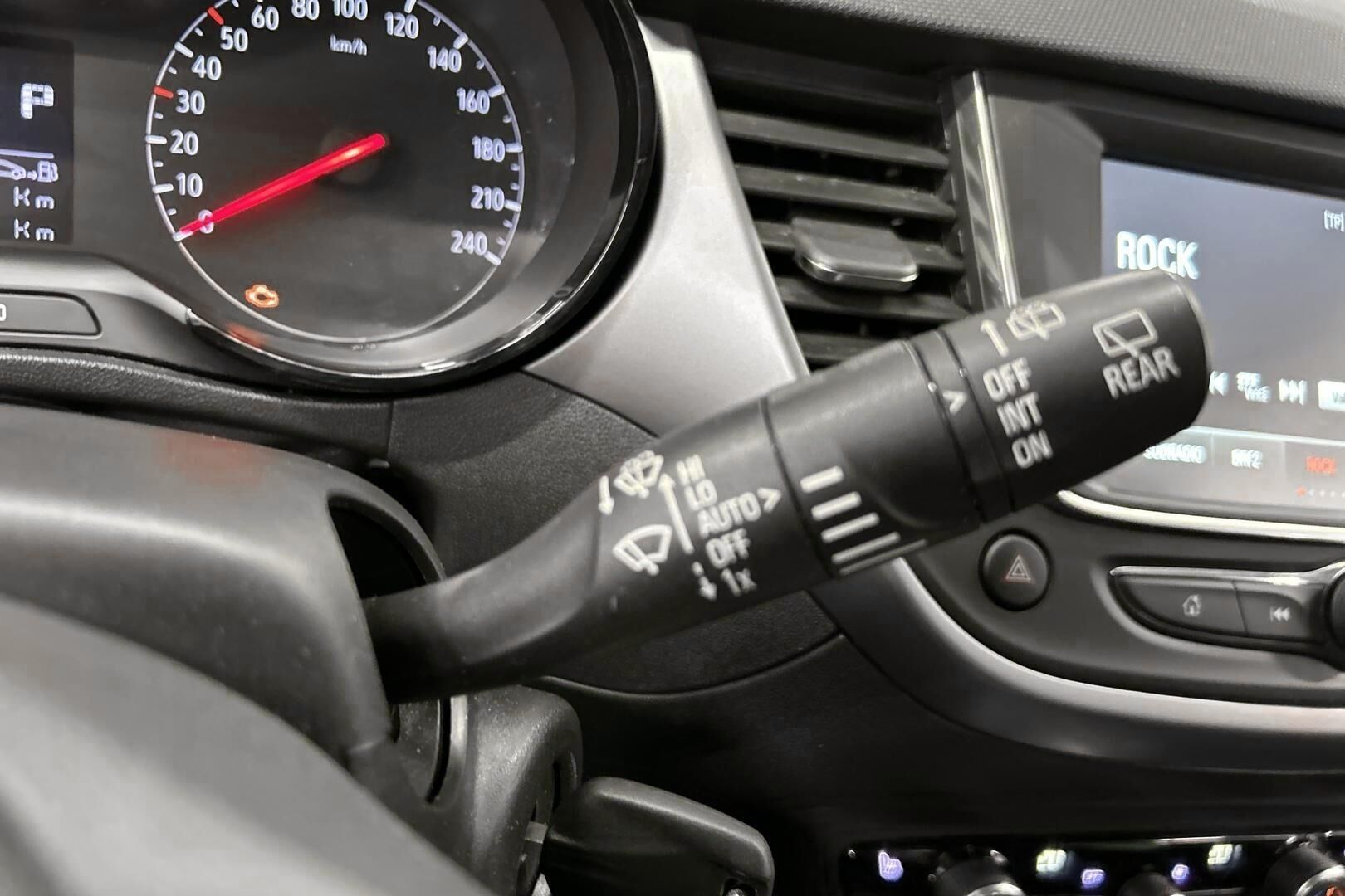 Opel Crossland X iso kuva 18