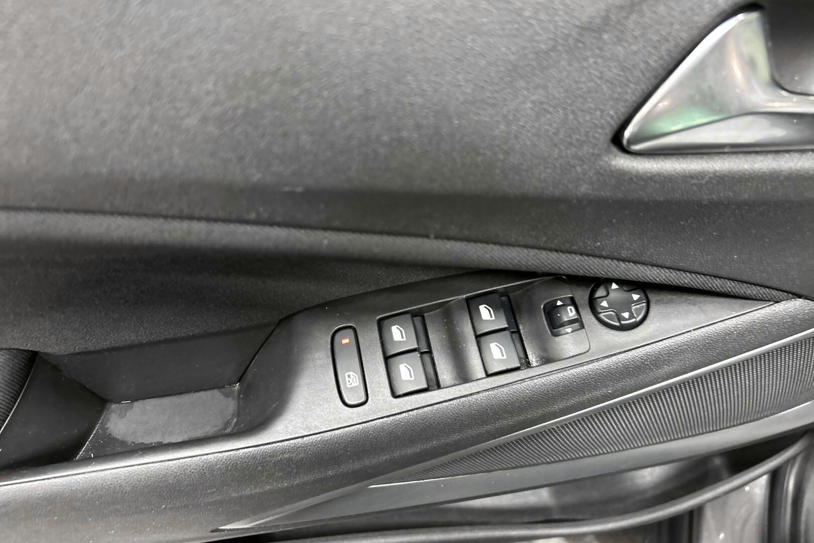 Opel Crossland X iso kuva 21