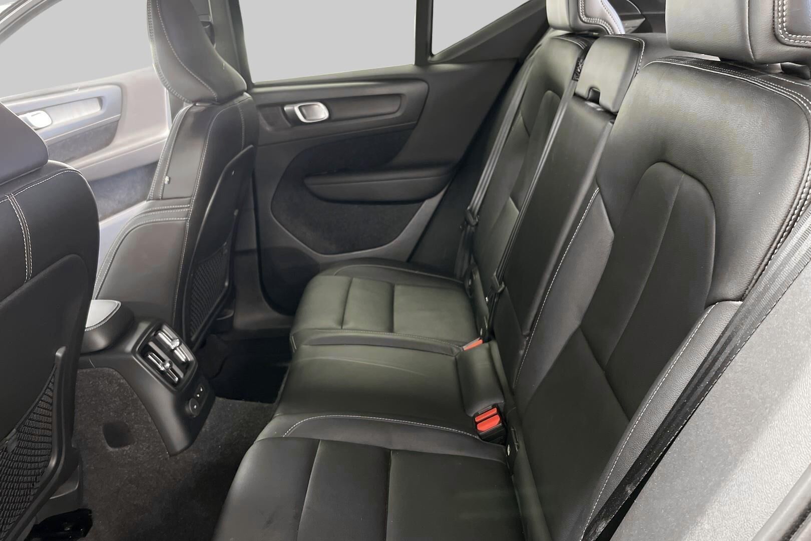 Volvo XC40 iso kuva 10