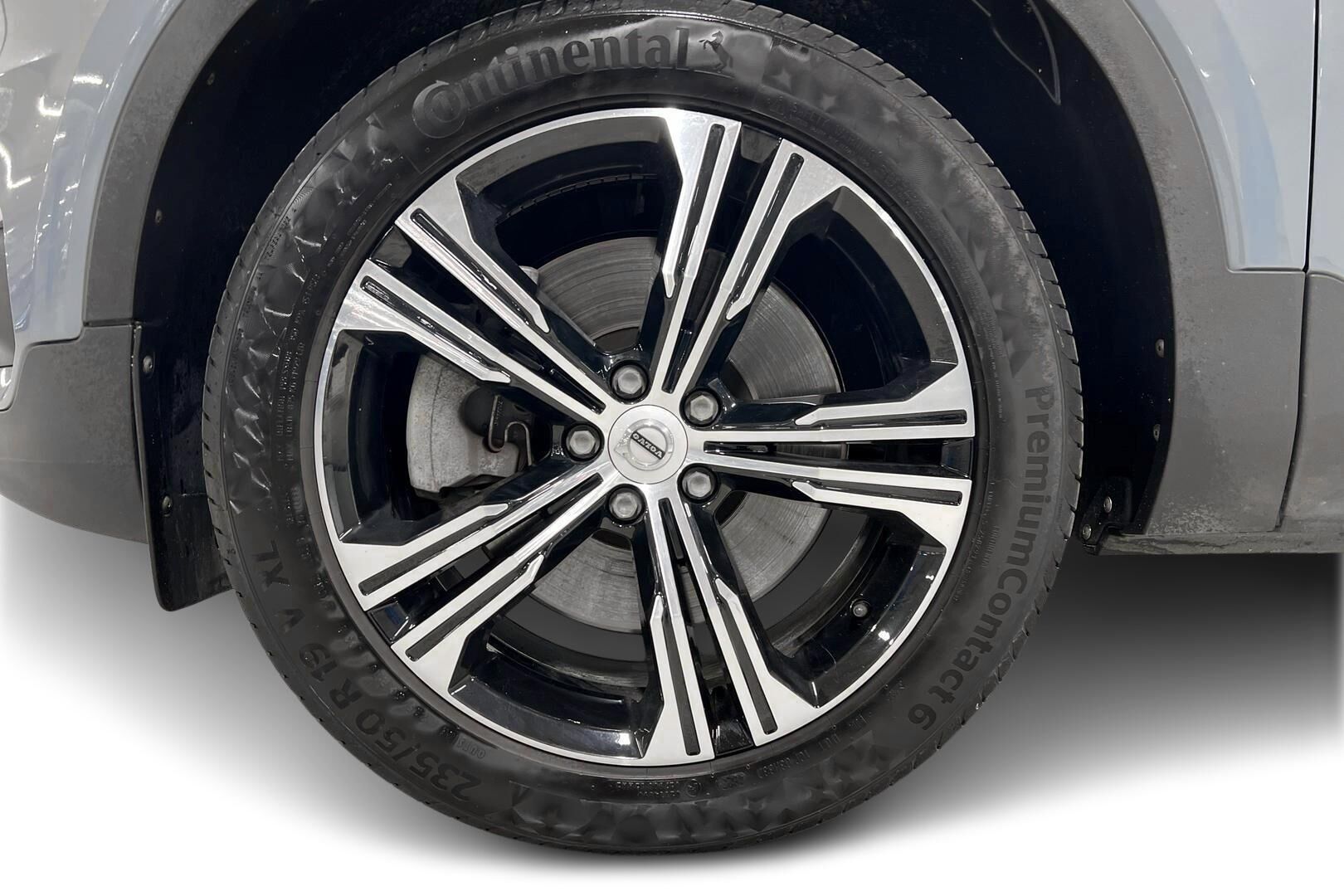 Volvo XC40 iso kuva 13