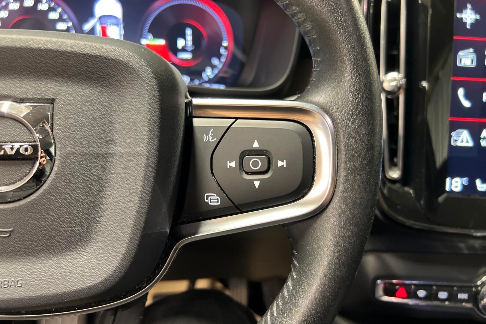 Volvo XC40 iso kuva 16